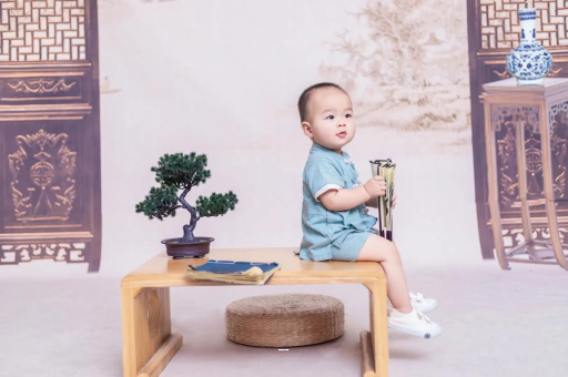 瑞安孕妇尖肚子和圆肚子